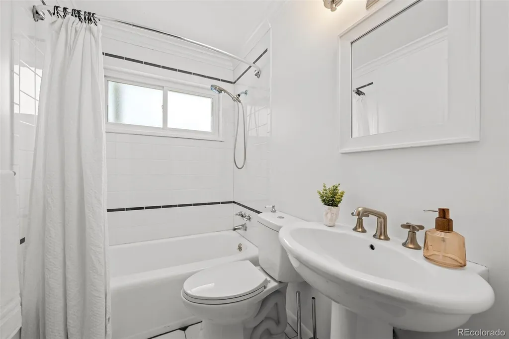 5681 E Gunnison Place Denver CO 80224
