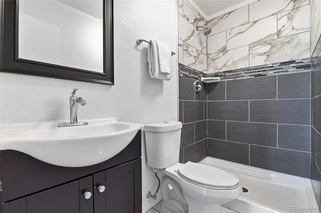 1430 S Vaughn Circle Aurora CO 80012