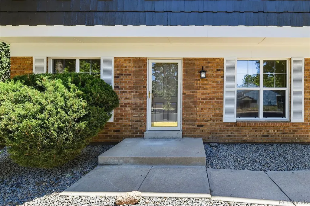 1430 S Vaughn Circle Aurora CO 80012