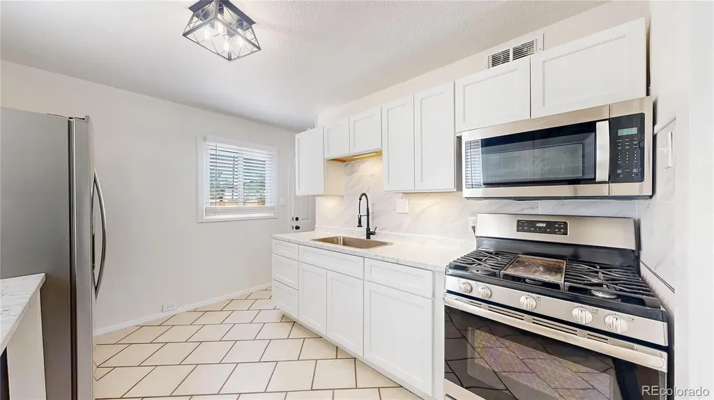 6107 Hudson Street Commerce City CO 80022