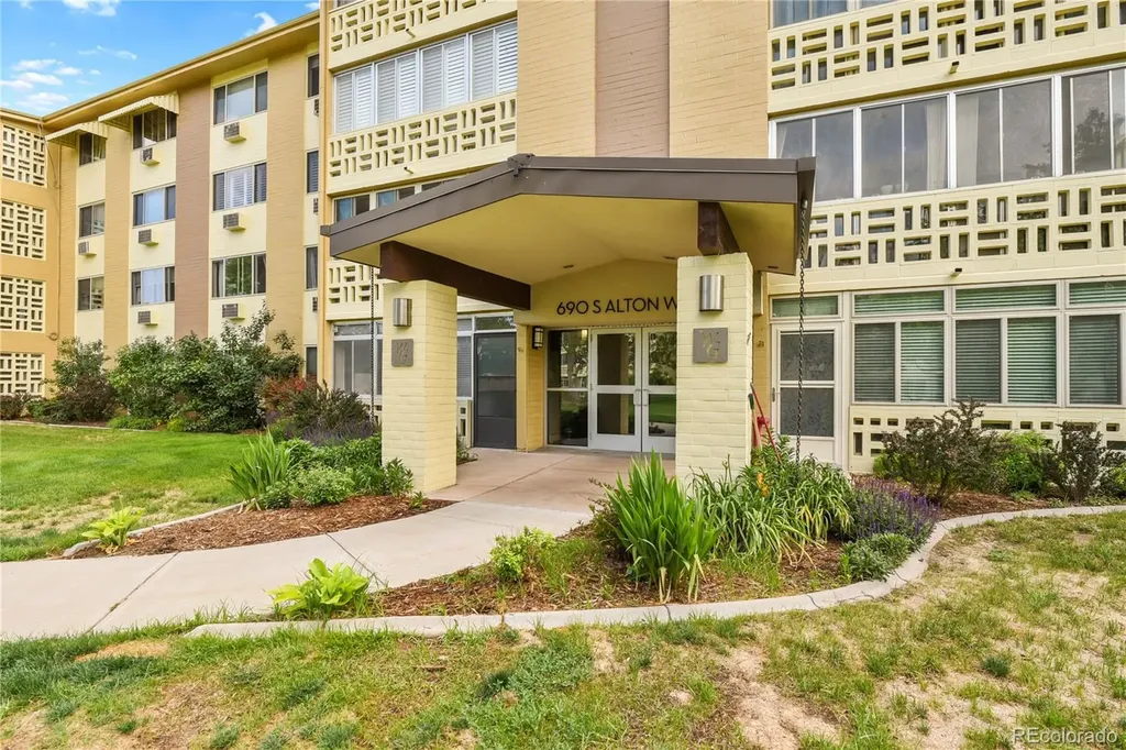 690 S Alton Way Denver CO 80247