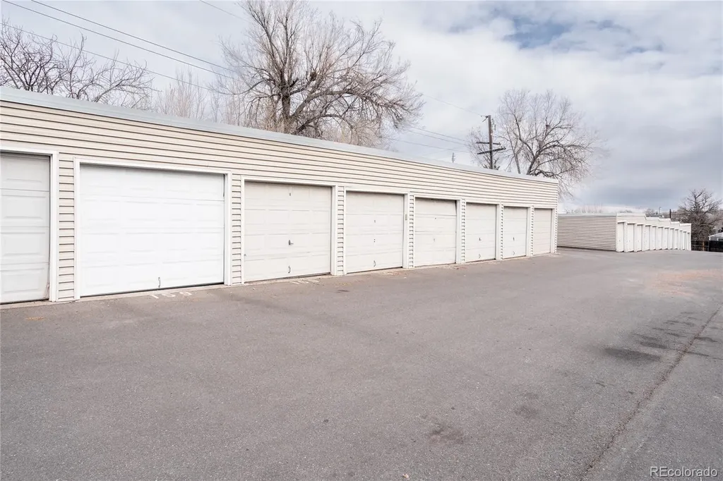 381 S Ames Street Lakewood CO 80226