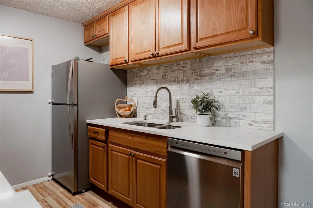381 S Ames Street Lakewood CO 80226