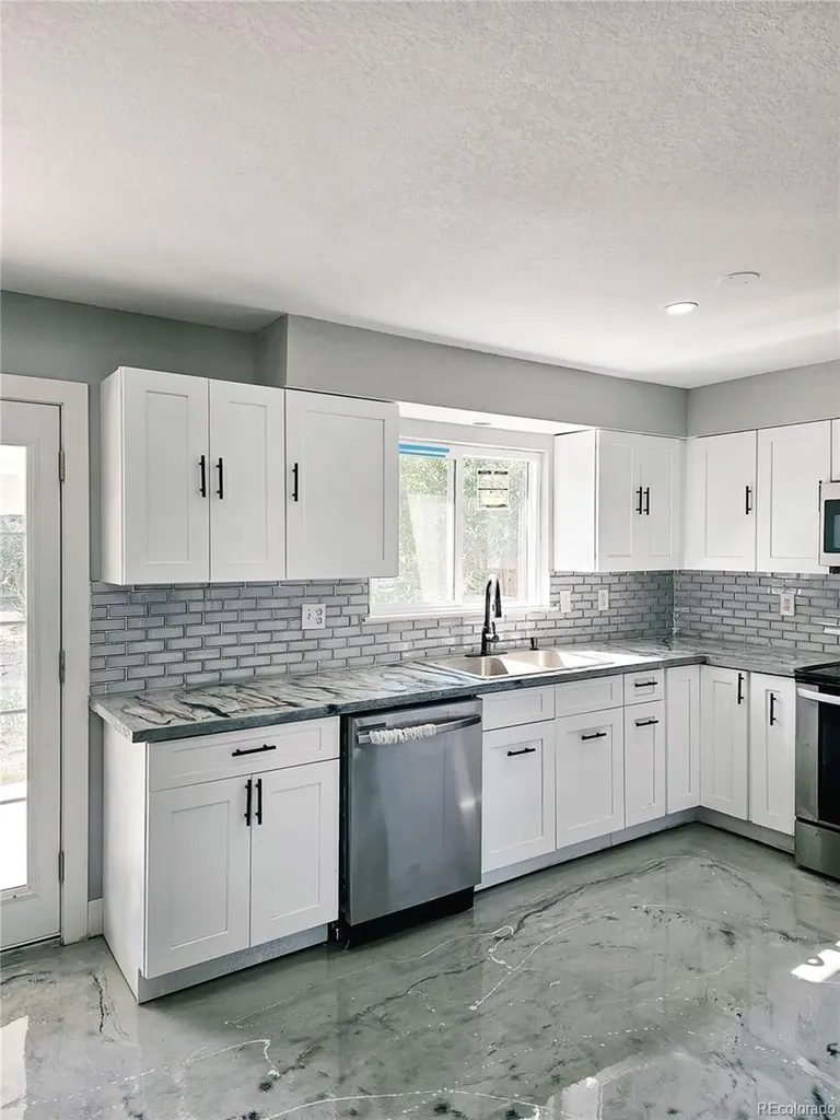 4716 Freeport Way Denver CO 80239
