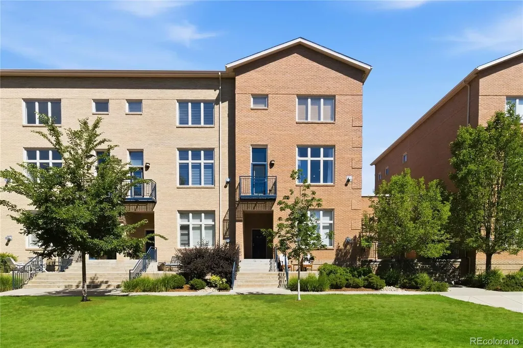 220 Roslyn Street Denver CO 80230