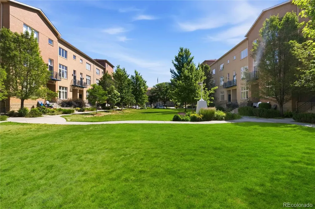220 Roslyn Street Denver CO 80230