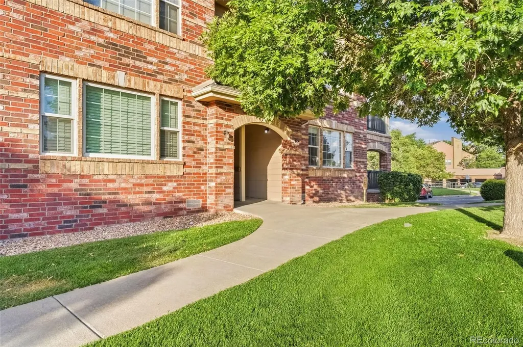 8948 Fox Drive Denver CO 80260