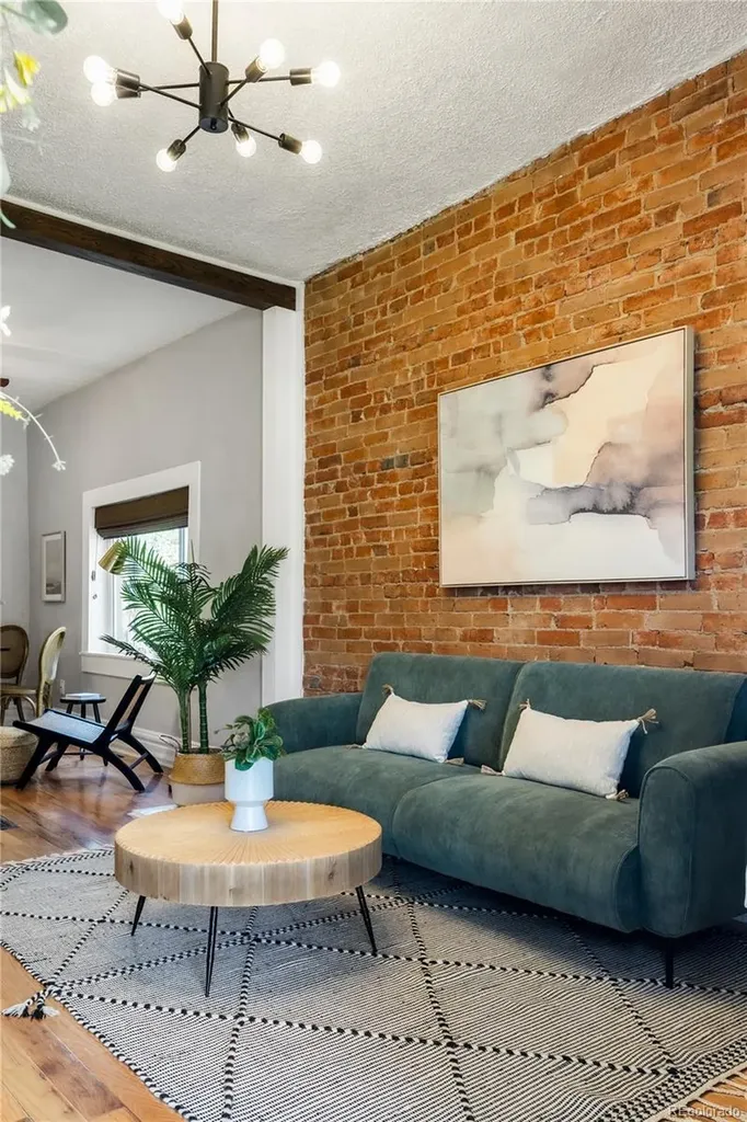 2339 N Gilpin Street Denver CO 80205