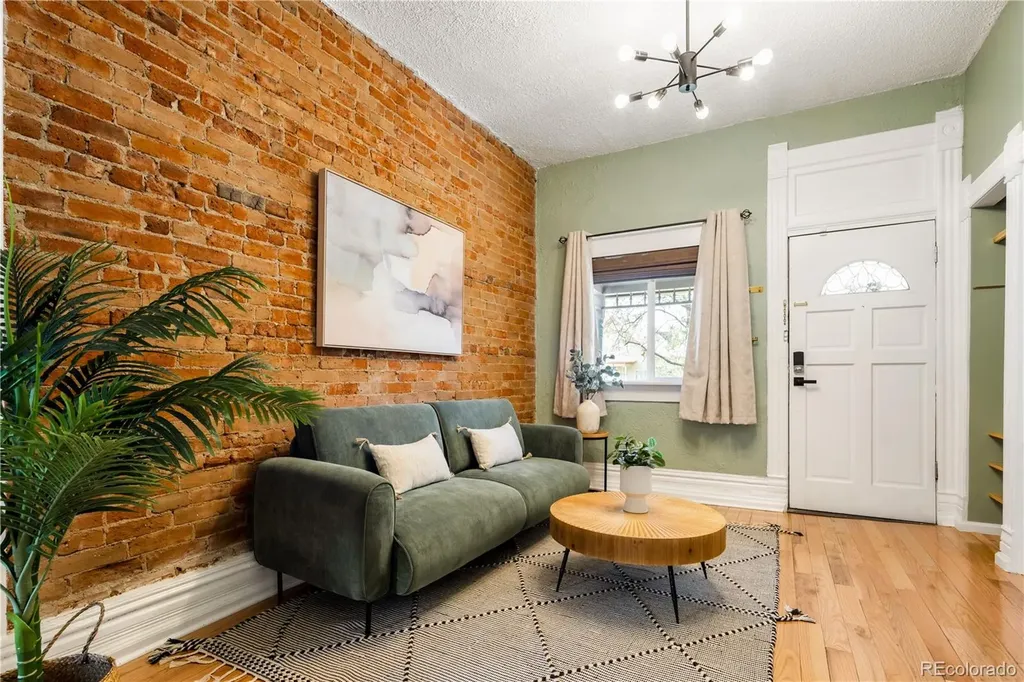 2339 N Gilpin Street Denver CO 80205