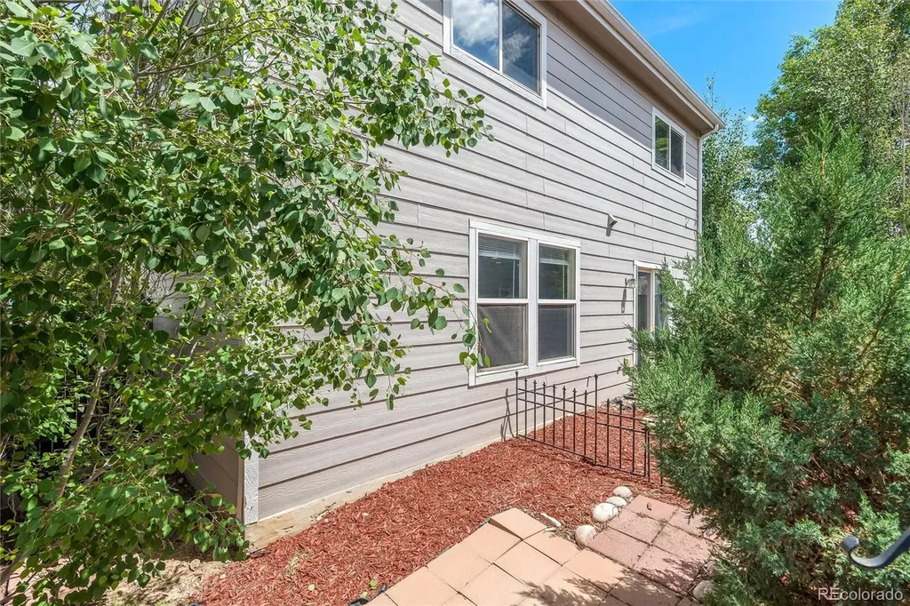 10655 Forester Place Longmont CO 80504