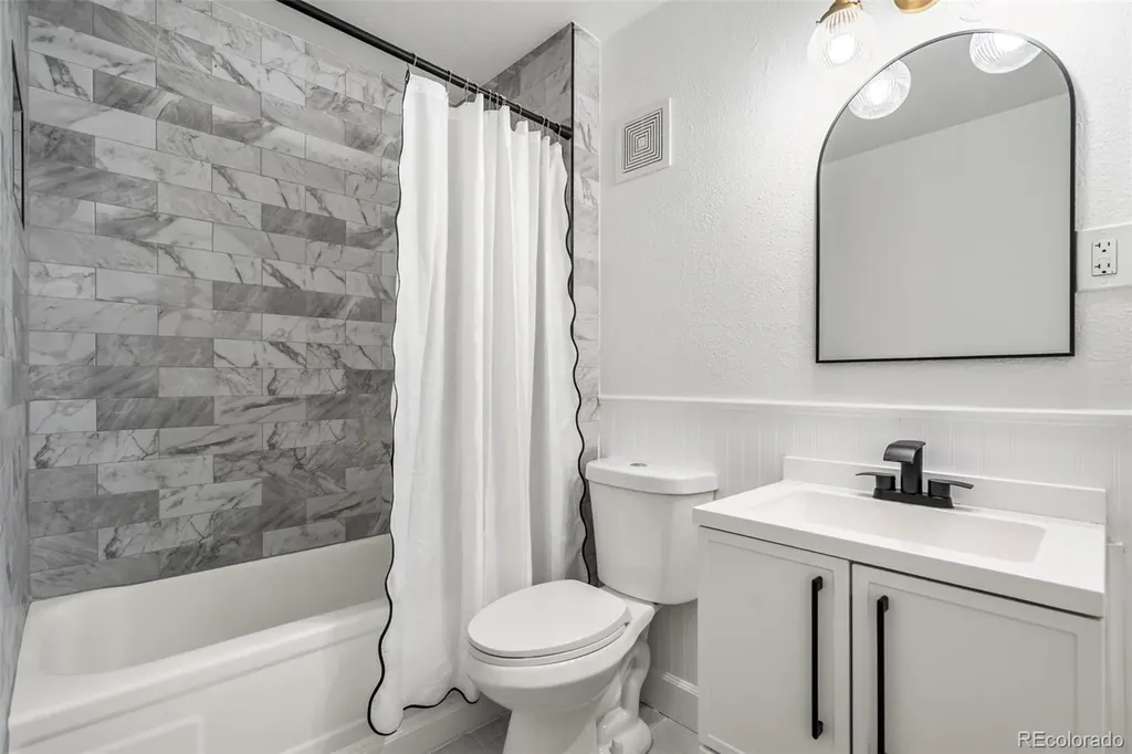 2992 Hooker Street Denver CO 80211