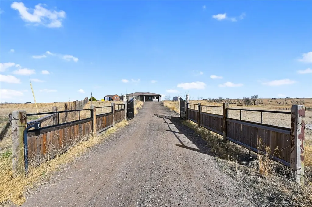 45330 Valdonna Circle Bennett CO 80102