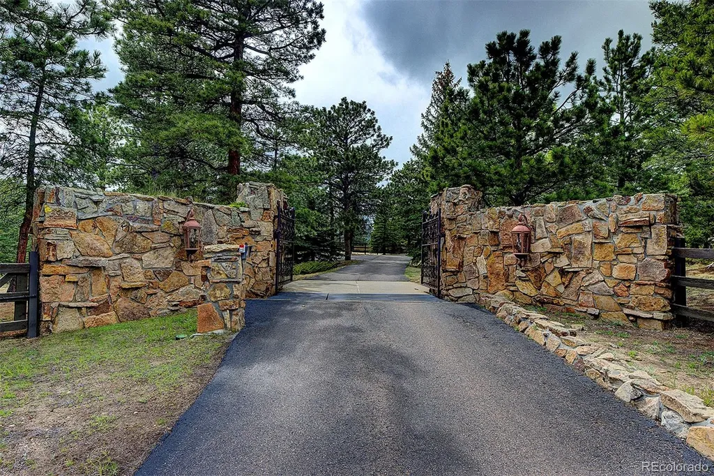 1275 Silver Tip Lane Evergreen CO 80439