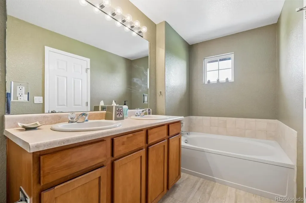642 S Norfolk Way Aurora CO 80017