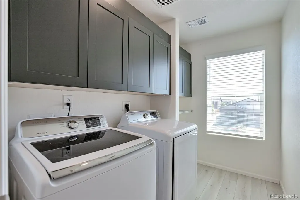 359 Maple Street Bennett CO 80102