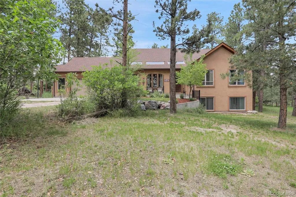 171 Columbine Street Larkspur CO 80118