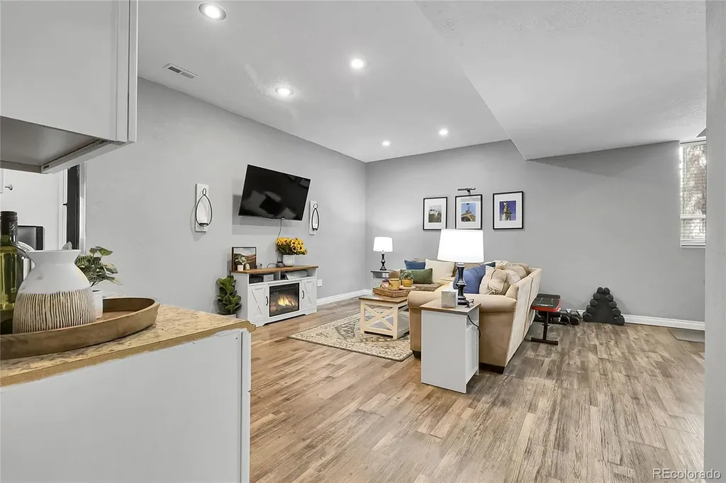 171 Columbine Street Larkspur CO 80118