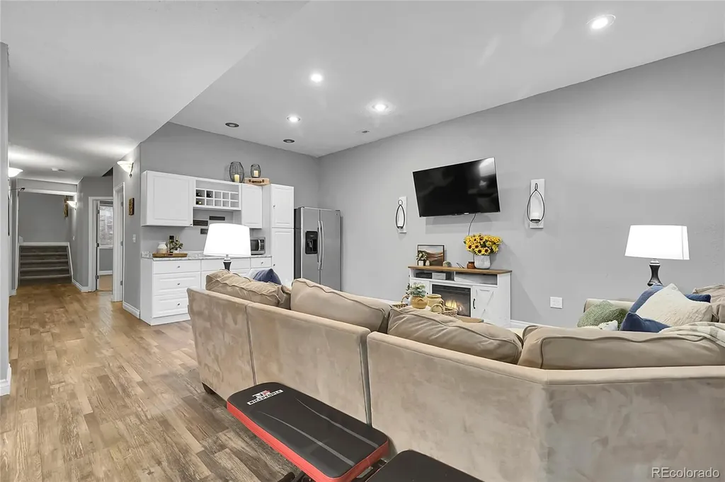 171 Columbine Street Larkspur CO 80118