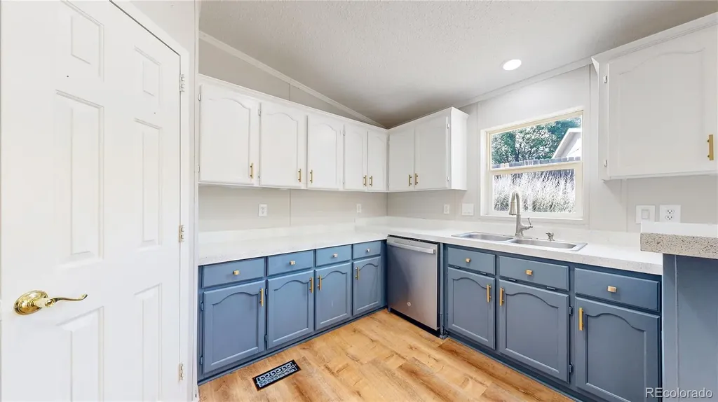 5741 S Quemoy Circle Centennial CO 80015