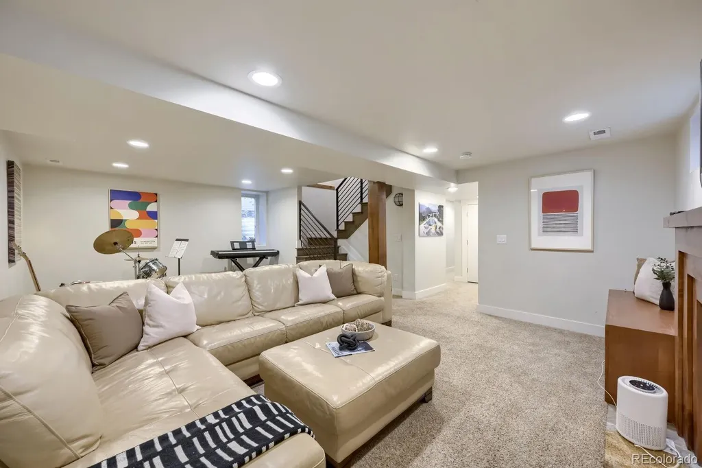 2322 Hudson Street Denver CO 80207