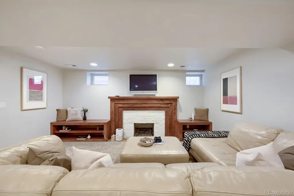 2322 Hudson Street Denver CO 80207