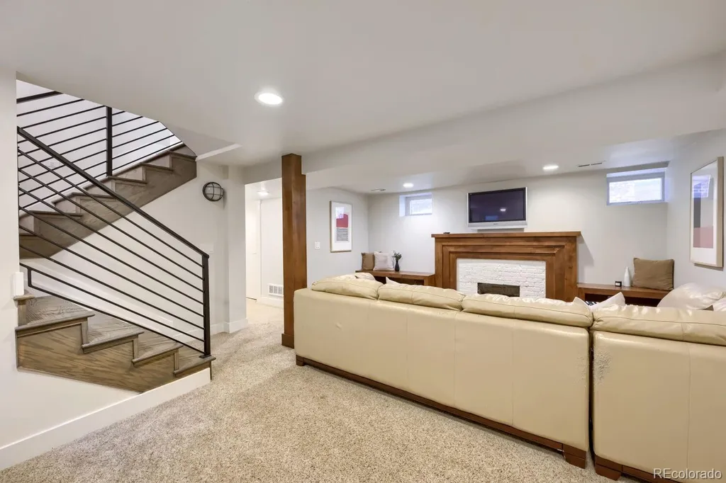 2322 Hudson Street Denver CO 80207