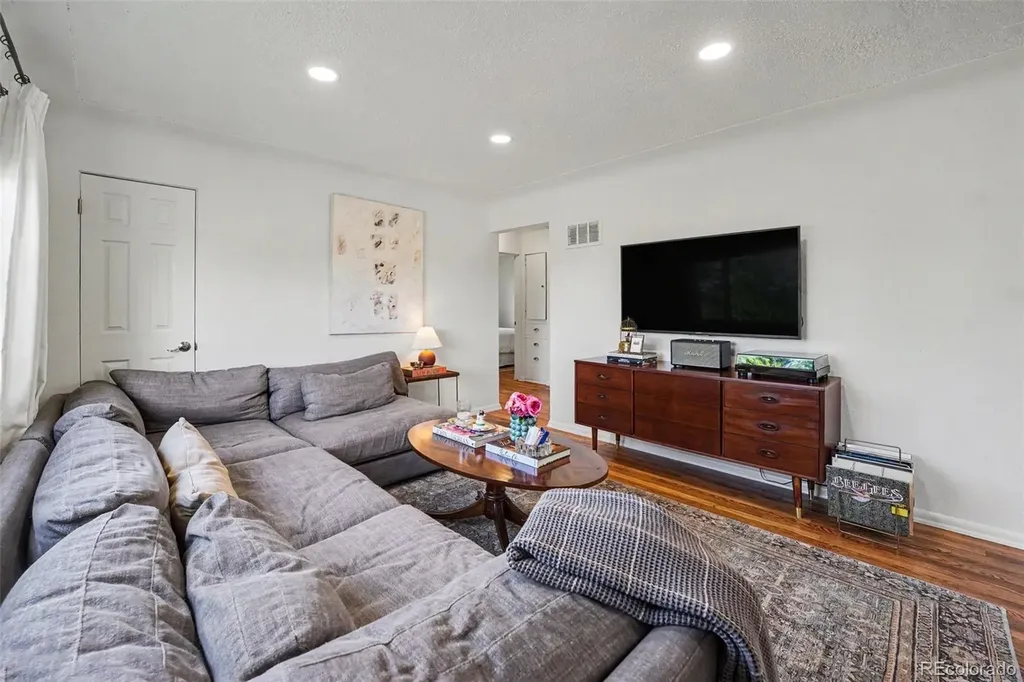 2290 W Center Avenue Denver CO 80223