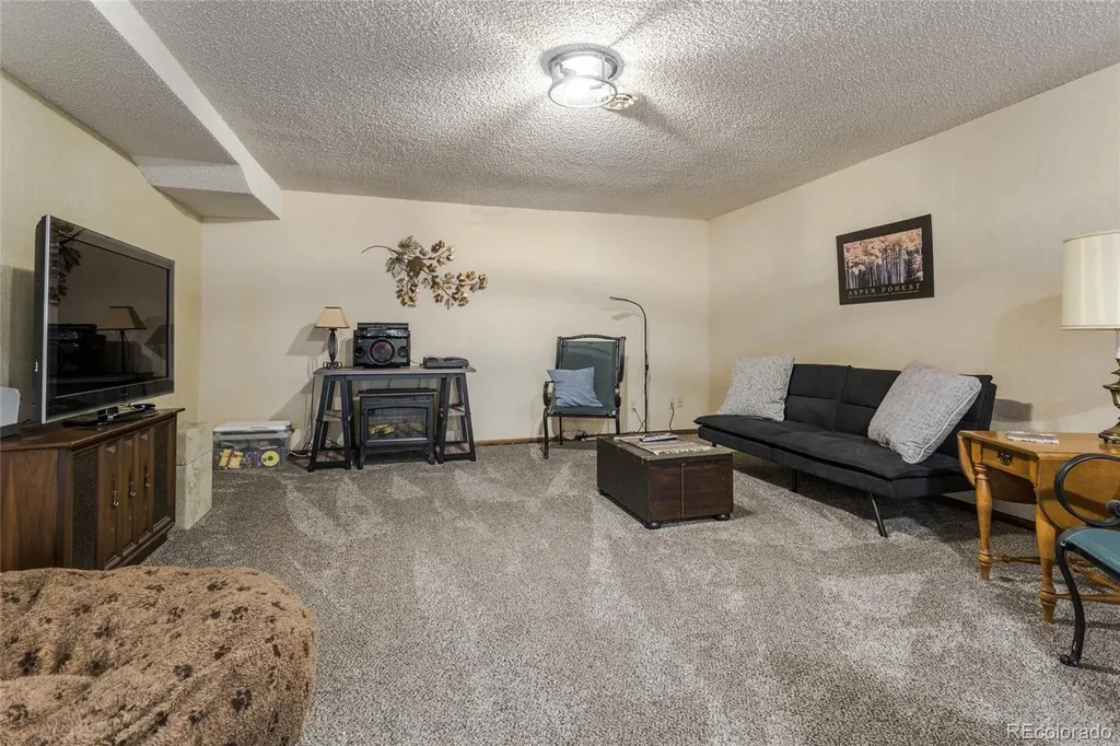 321 Cambridge Street Brush CO 80723
