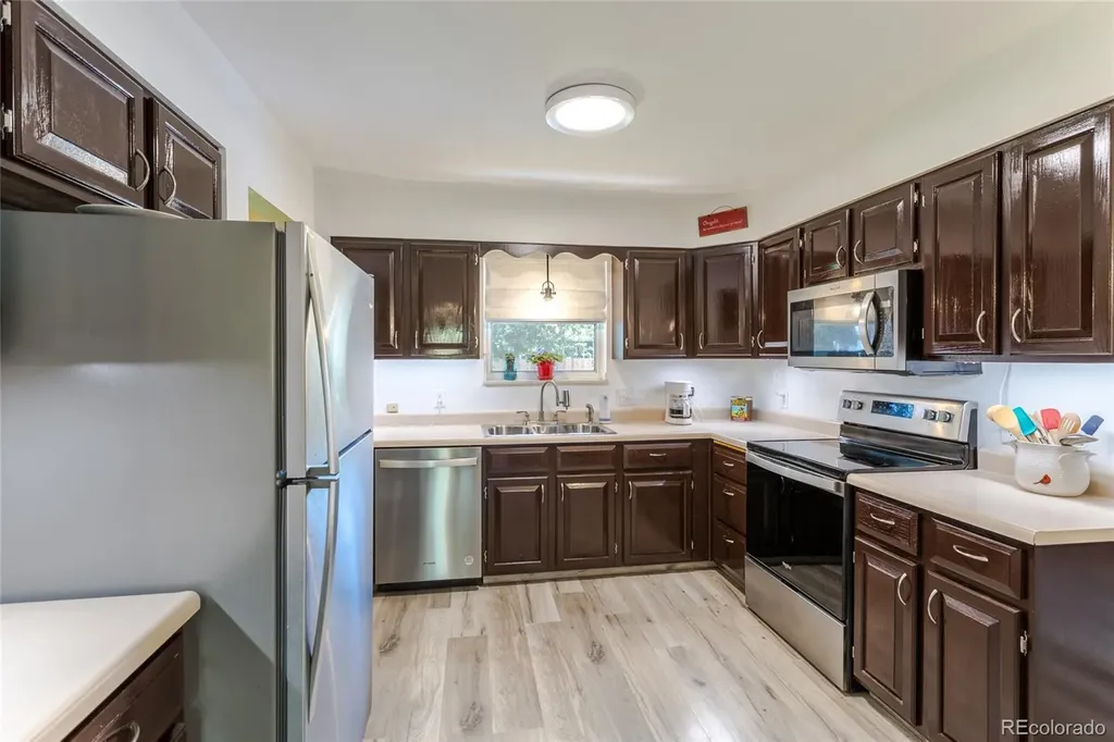 321 Cambridge Street Brush CO 80723