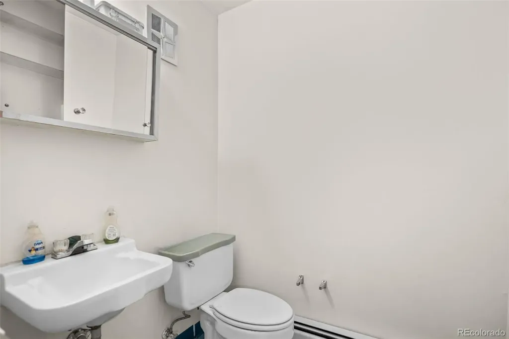 2162 S Jason Street Denver CO 80223