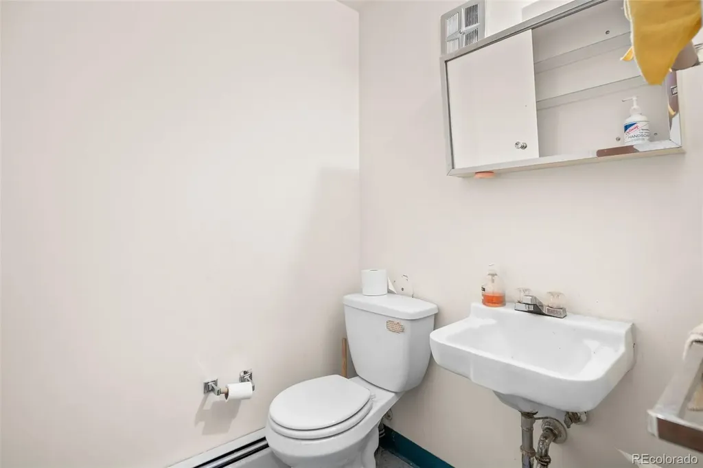 2162 S Jason Street Denver CO 80223