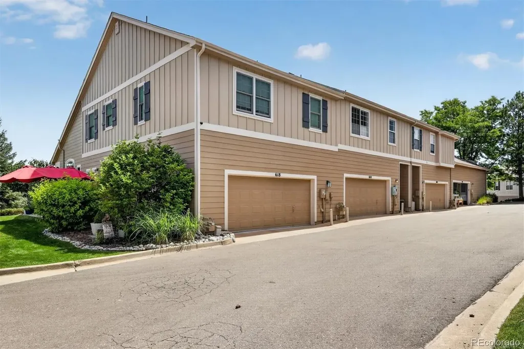 610 Clarendon Loop Castle Pines CO 80108