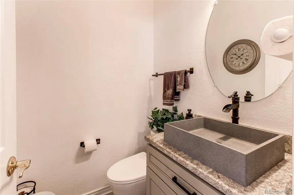 6084 W Utah Lane Denver CO 80232