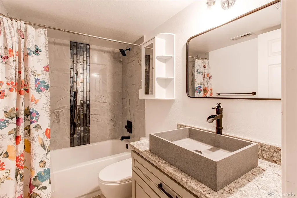 6084 W Utah Lane Denver CO 80232