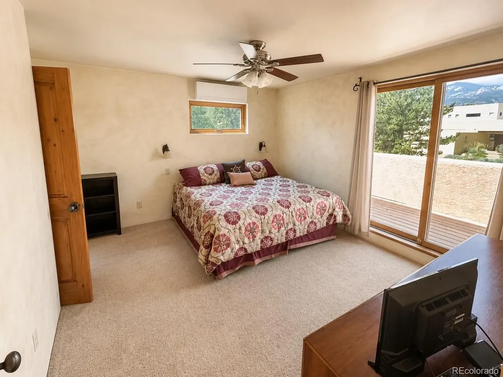 945 Oxford Lane Colorado Springs CO 80905