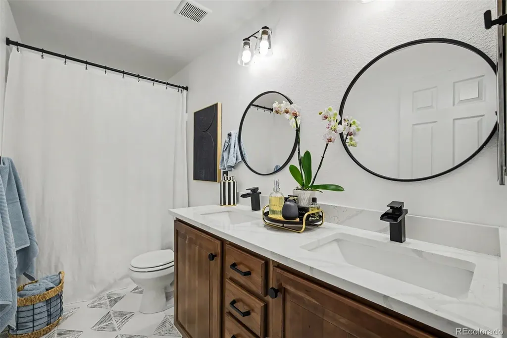 3164 Geneva Court Denver CO 80238