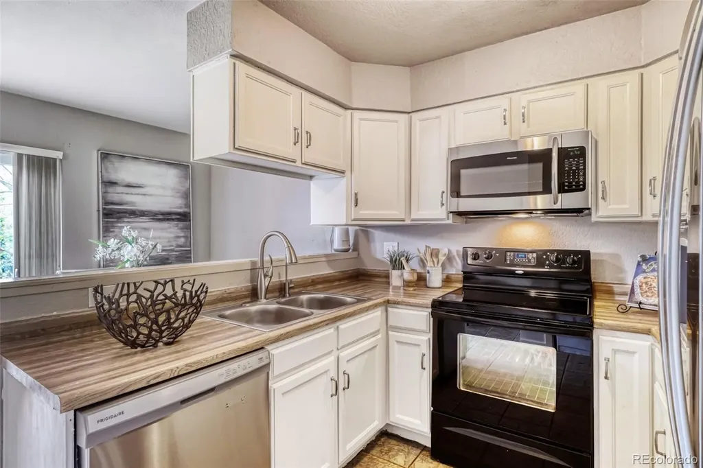 11913 E Kepner Drive Aurora CO 80012