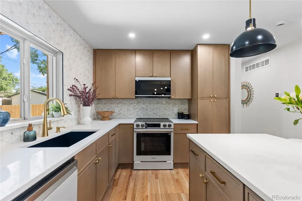 954 S Ivy Street Denver CO 80224