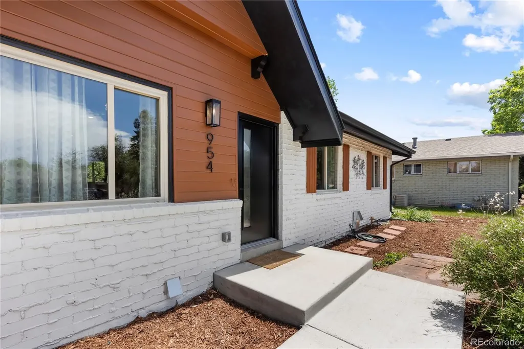 954 S Ivy Street Denver CO 80224