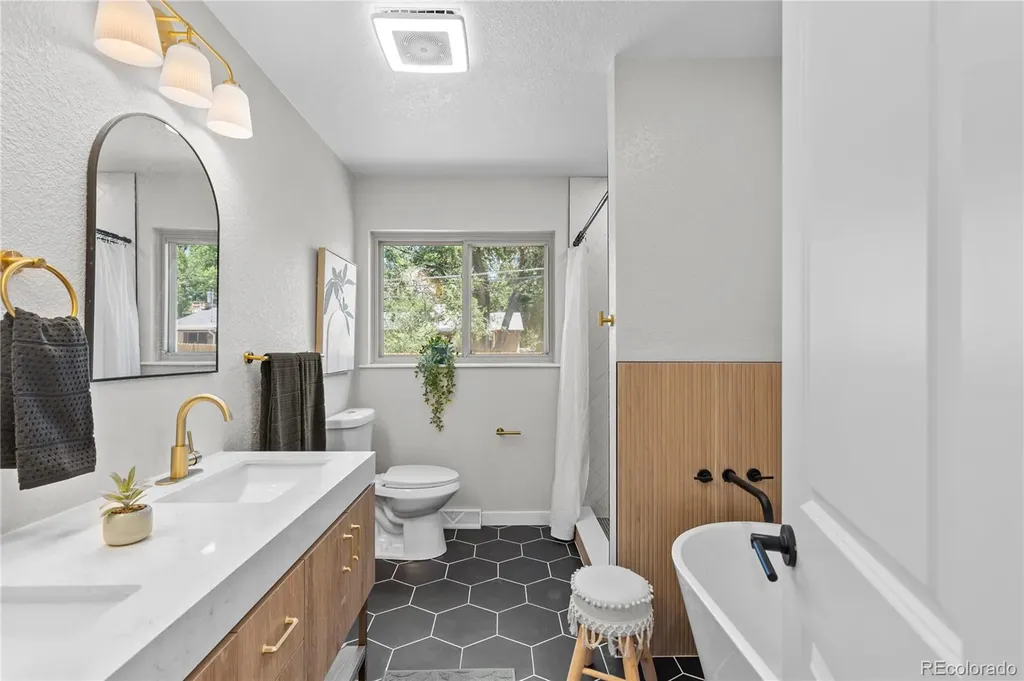 954 S Ivy Street Denver CO 80224