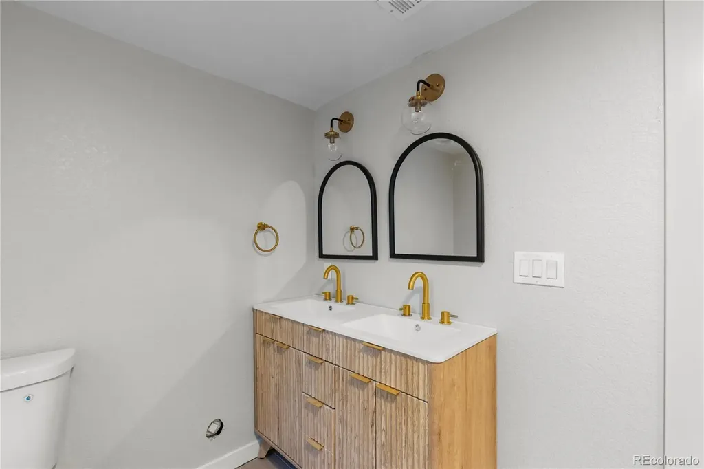 954 S Ivy Street Denver CO 80224
