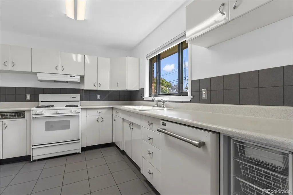 962 S Holly Street Denver CO 80246