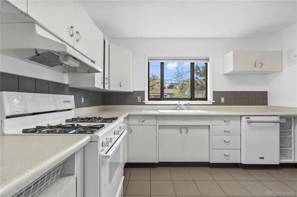 962 S Holly Street Denver CO 80246