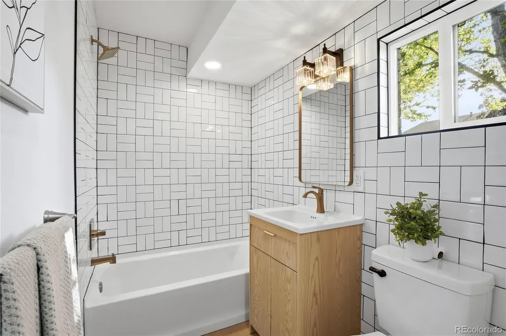 3645 S Poplar Street Denver CO 80237