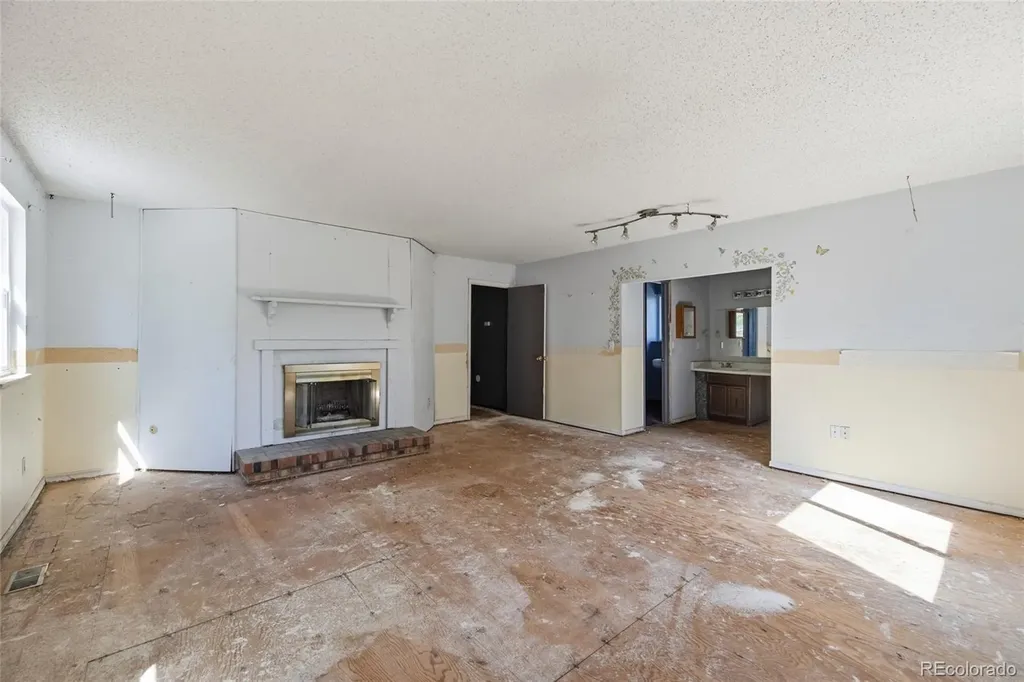 1404 S Vaughn Circle Aurora CO 80012