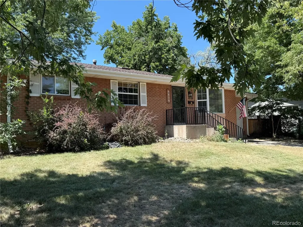 6859 S Foresthill Street Littleton CO 80120