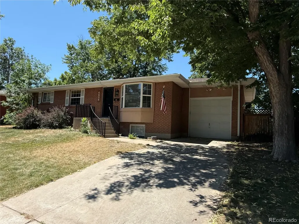 6859 S Foresthill Street Littleton CO 80120