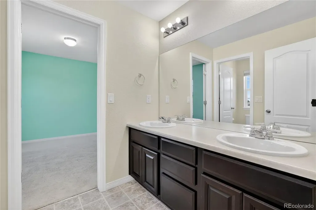 22 N Newcastle Court Aurora CO 80018