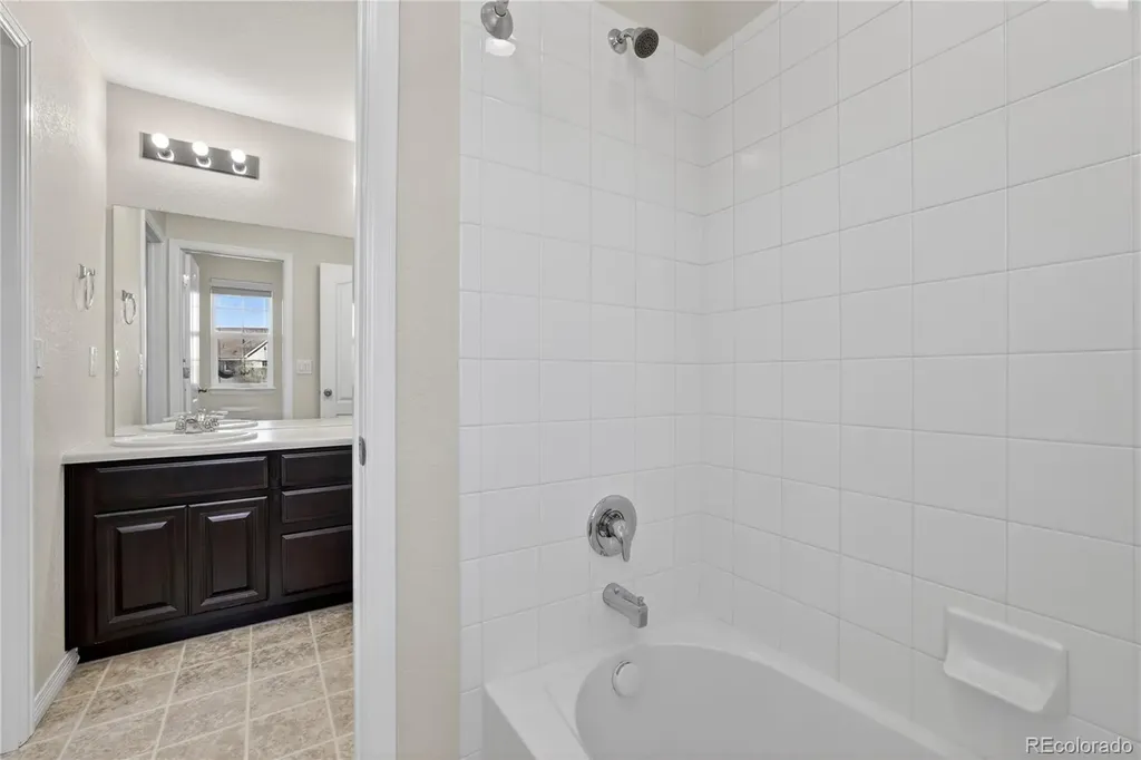 22 N Newcastle Court Aurora CO 80018