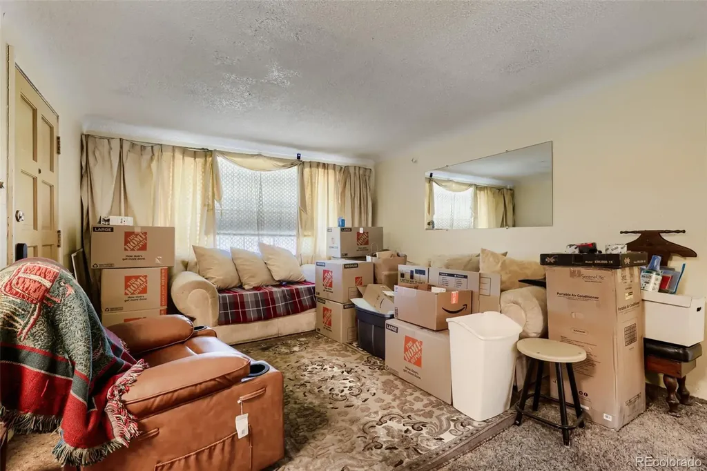 3058 Ivanhoe Street Denver CO 80207